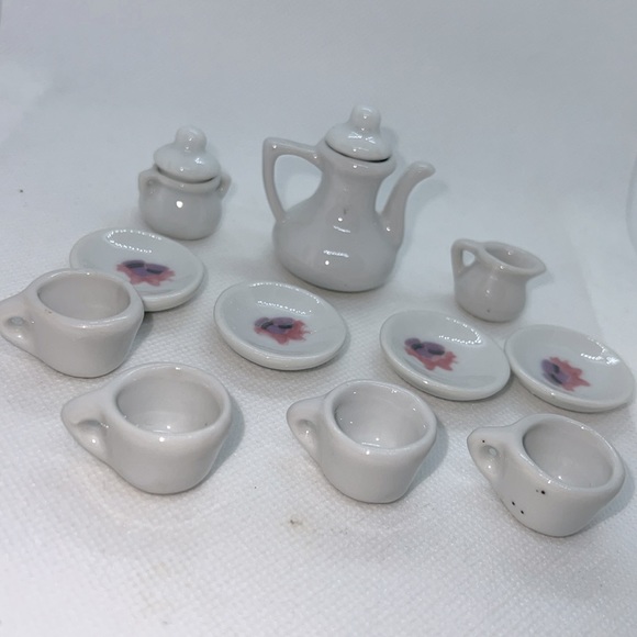 VINTAGE MINIATURE CERAMIC TEA SET BELLS AND RIBBONS - Picture 10 of 10